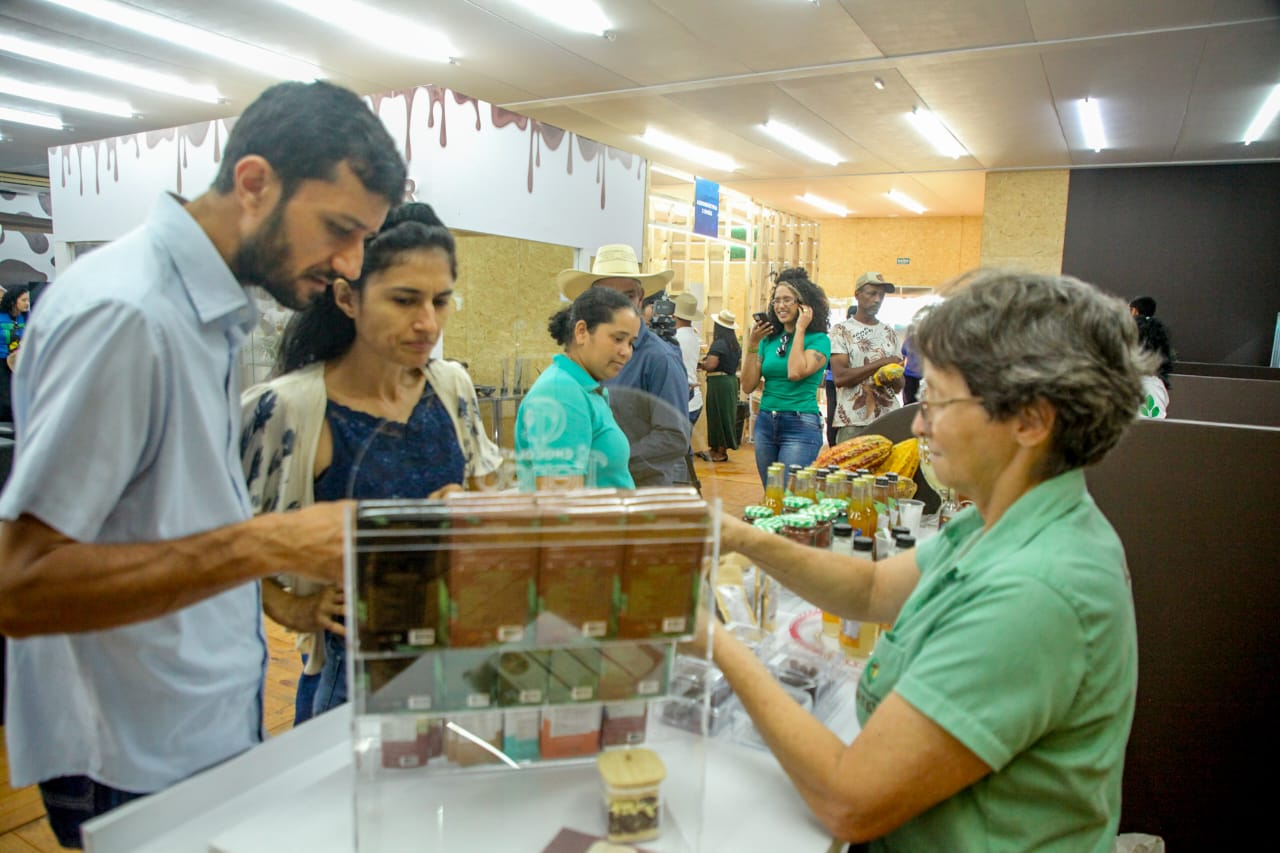 R$ 1 BILHÃO - Surpreendente fechamento do 1º dia de negócios da12ª Rondônia Rural Show Internacional que atraiu 52 mil visitantes